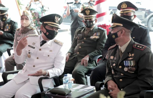 Foto: Bupati Lumajang Thoriqul Haq bersama Dandim 0821 Letkol Inf Andi A Wibowo S.Sos M.I.Pol