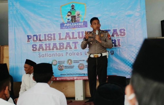 Foto: Kasat Lantas Polres Lumajang saat menyampaikan pemaparannya.