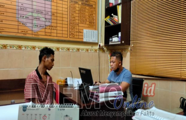 Foto : Pelaku saat diperiksa di Mapolres Sampang