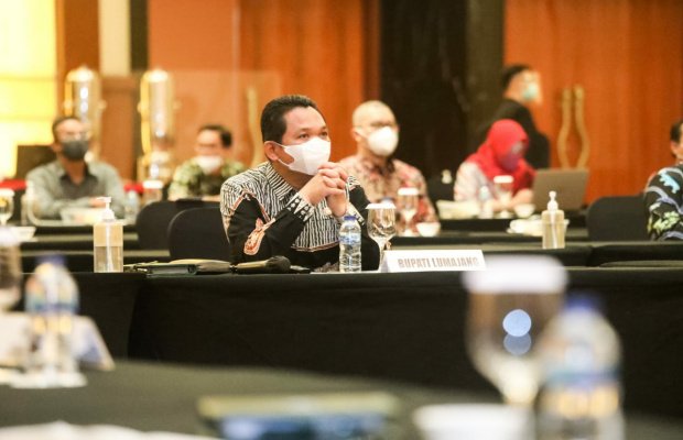 Foto: Bupati Lumajang saat mengikuti rakor lintas sektoral dalam rangka persetujuan RDTR wika