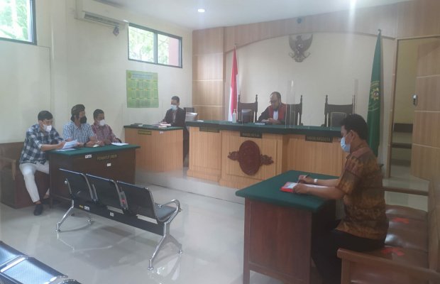 Foto: Para Advokat dari Maha Patih Law Office, saat sidang Pra Peradilan di PN Kepanjen.