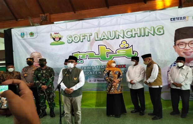 Foto: Bupati Pamekasan dan Gubernur Jawa Timur Saat Melakukan Soft Launching MTQ Ke XXIX Tahun 2021