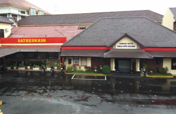 Foto: Halaman mapolres jember
