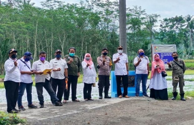 Foto: Pemdes Sidomukti bersama tim monitoring, gelar monev kegiatan fisik