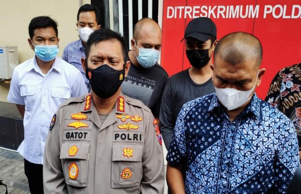 Foto : Kabid Humas Polda Jatim Kombes Pol Gatot Repli Handoko, memimpin Konferensi Pers