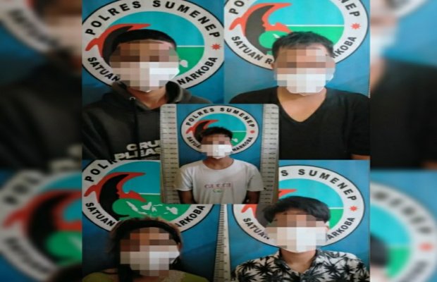 Foto: Lima tersangka narkoba usai diamankan Polisi