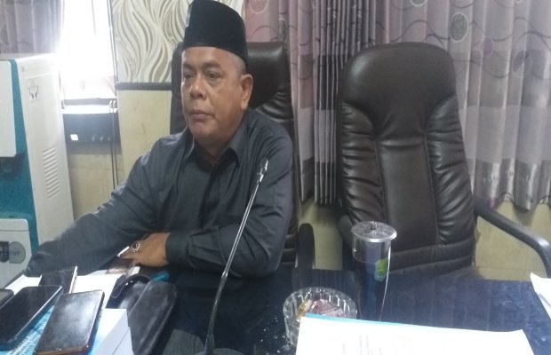 Foto: Abu Hasan, Sekretaris Komisi IV DPRD Sumenep, saat dikonfirmasi awak media di ruang kerjanya