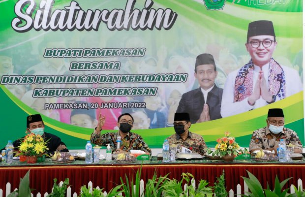 Foto: Bupati Pamekasan Saat Mengunjungi Dinas Pendidikan dan Kebudayaan