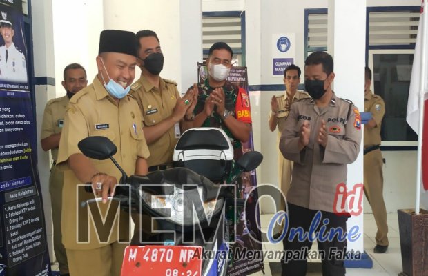 Foto : Moh Hanafi, Sekcam Kecamatan Sampang saat launching program Pak Kawal