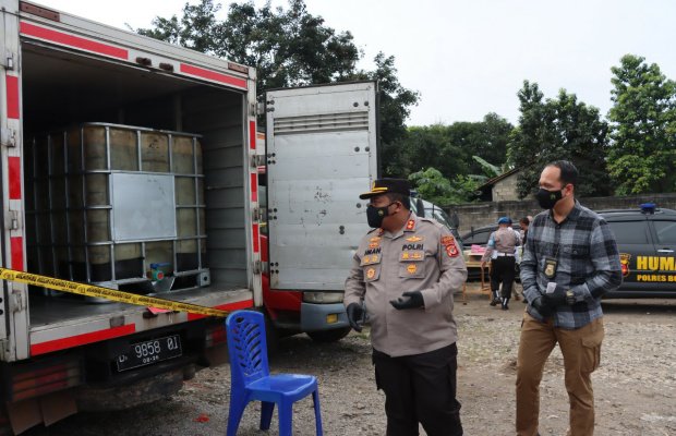 Foto: Polres Bogor saat menunjukkan barang bukti