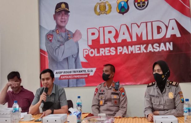Foto : Kasat Reskrim Polres Pamekasan Saat Berikan Keterangan Pada Wartawan