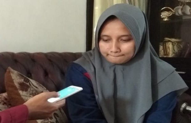  Foto : Apatur Desa Jatian yang dinonaktifkan yakni Fida saat di konfirmasi awak media