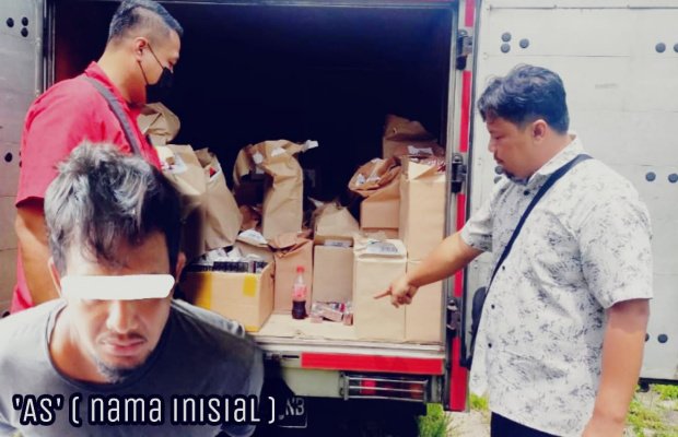 Foto : Kanit Reskrim Polsek Klakah, ketika berada di tempat kejadian perkara.