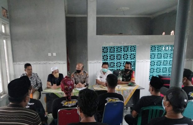 Foto:  Puluhan warga minta Kasun di pemdes Sukokerto di pecat