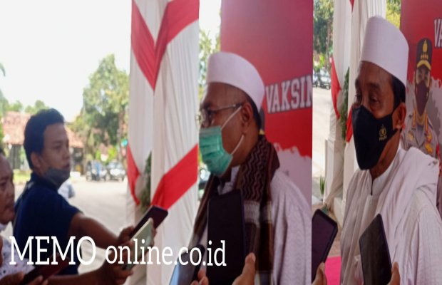  Foto : Dua Pengasuh Pondok Pesantren Yang Menyatakan Dukungannya Kepada Kapolri.
