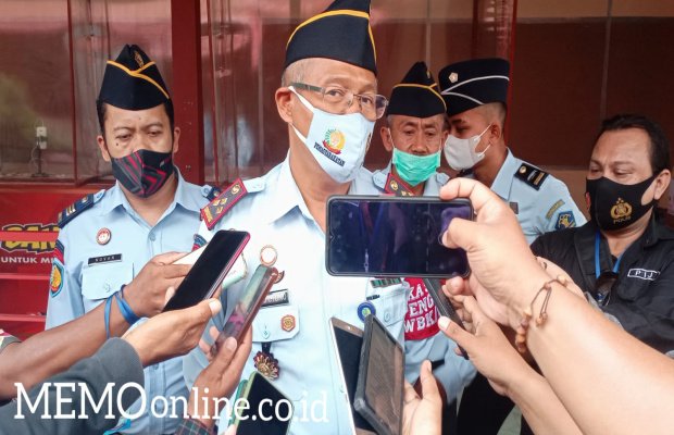 Foto : Kalapas Klas II A Pamekasan Saat Memberikan Keterangan Kepada Wartawan