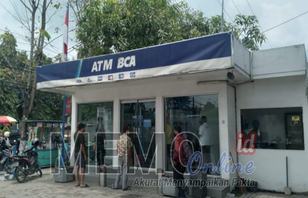   Foto : Kantor cabang BCA Sampang di jalan Wahid Hasyim kota Sampang