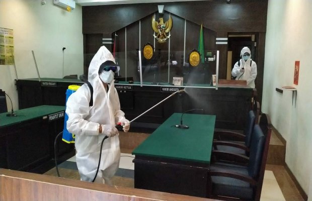 Foto : Ruangan pengadilan negeri jember.