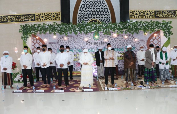 Foto: Bupati dan Wakil Bupati Sumenep saat Peringati Isra' Mi'raj 