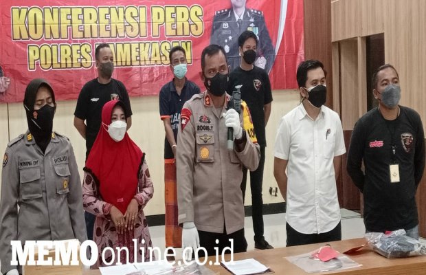 Foto: Kapolres Pamekasan, Didampingi Kasi Humas dan Kasat Reskrim Saat Berikan Keterangan Kepada Wartawan
