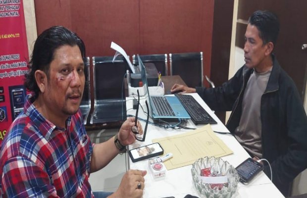 Foto: Jeffry Barata Lubis, Salah satu wartawan media terbitan Medan saat melapor ke SPKT Polres Madina