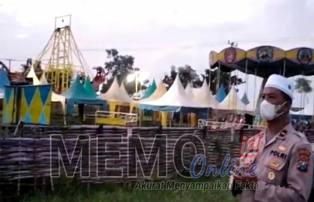 Foto : Kapolsek Pangarengan Sampang saat berada di wahana permainan
