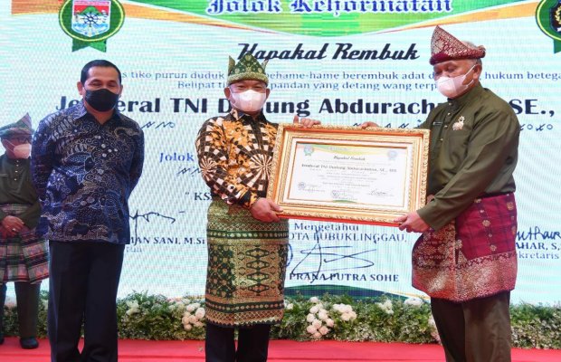 Foto: Penganugerahan Jolok Kehormatan