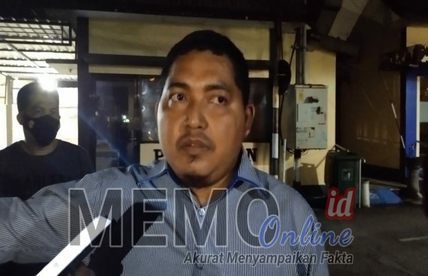 Foto : Ach Supyadi, kuasa hukum korban saat dikonfirmasi di depan Polres Sampang