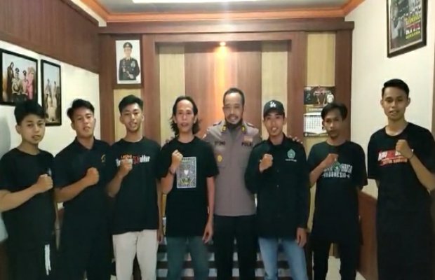 Foto: Pertemuan Pengurus Perguruan Silat PSHT dan Pagar Nusa di Polsek Sumberjambe.