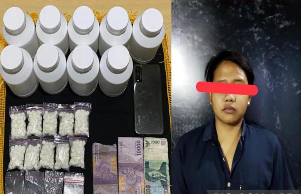 Foto : tersangka berikut barang bukti yang diamankan polisi.