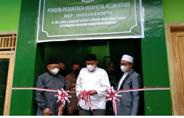 Foto: Bupati Fauzi Saat Meresmikan Gedung Rehabilitasi Narkoba di Pesantren Hidayatul Ulum Ganding