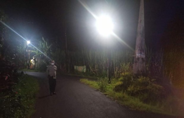 Foto : Anggota Polsek Klakah Polres Lumajang saat patroli di jalur sepi