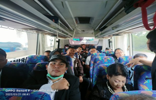 Foto: PWI Bekasi Raya dalam perjalanan menuju Kantor PWI Jawa Barat.