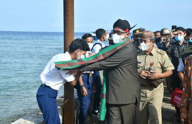 Foto: Bupati beserta rombongan saat tiba Pelabuhan Sokaramme Paseser, Sapudi