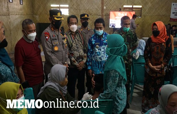 Foto: Kapolres Pamekasan Saat Tinjau Vaksinasi