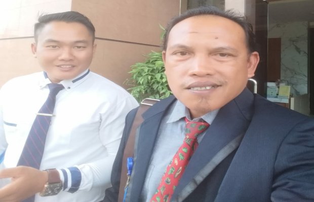 Foto: Syafrawi, dan Shahibul Arifin selaku kuasa hukum Ach. Munarah Dkk.