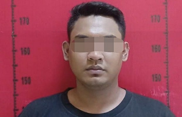 Foto: Pelaku saat diamankan polisi