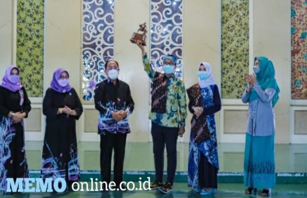 Foto: Bupati Kulon Progo Bersama Istri Disambut Bupati Pamekasan Bersama Istri di Pendopo