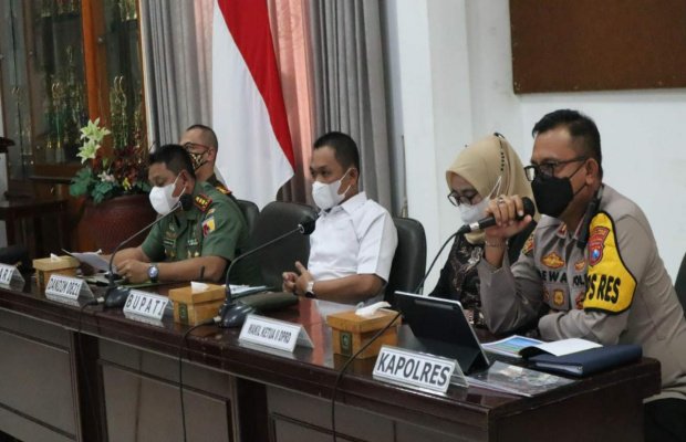 Foto : Rakor berlangsung di Panti PKK Lumajang