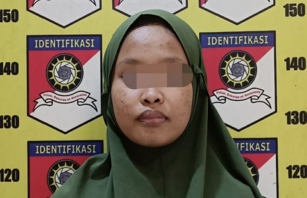 Foto: Pelaku saat di amankan Polsek Ajung.