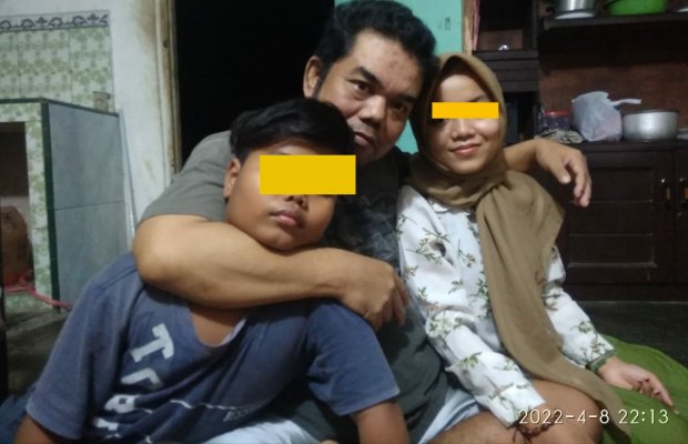 Foto: H. Nadir bersama kedua anaknya