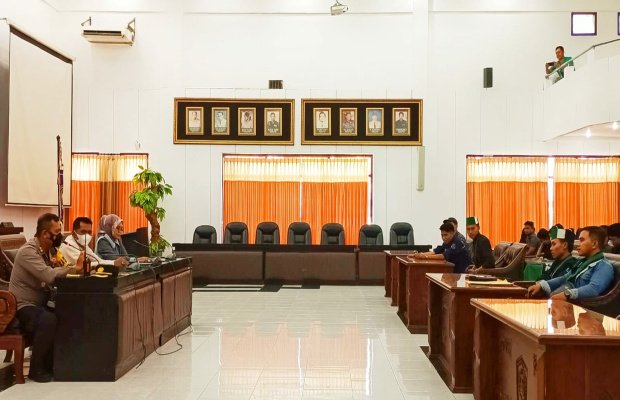 Foto : suasana pertemuan di dalam Gedung DPRD Kabupaten Lumajang