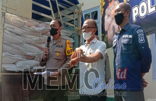 Foto : Kapolres Sampang AKBP Arman saat memberikan keterangan di Mapolres Sampang