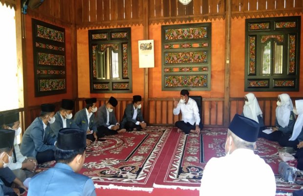Foto: PC IPNU-IPPNU Sumenep saat bersilaturrahim dengan Bupati Fauzi di Mandhepa Karaton Sumenep