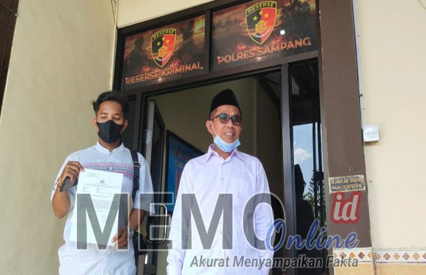 Foto : Siwan (kanan) owner rumah makan Sae Selera di Mapolres Sampang