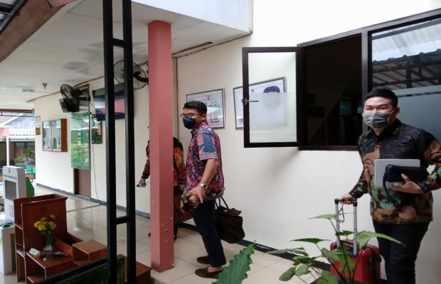 Foto: Tim kuasa hukum keluar dari ruang sidang usai mendampingi sidang ke-7 kliennya 