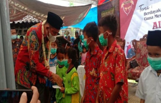 Foto: Bupati Sumenep Ach. Fauzi saat menyapa peserta didik