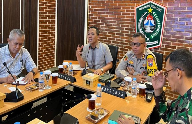 Foto : Rapat Koordinasi menindaklanjuti wabah PMK ( Penyakit Mulut dan Kuku )