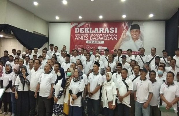 Foto: Pemberian surat keputusan (SK) kepada Dewan Pengurus Cabang (DPC) Jember.