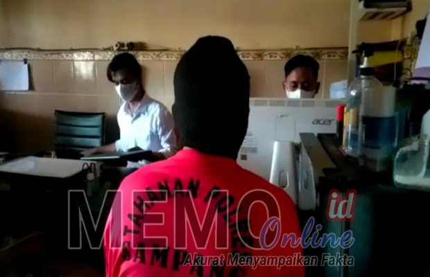 Foto : Pelaku Mahrudi saat di periksa di Polres Sampang